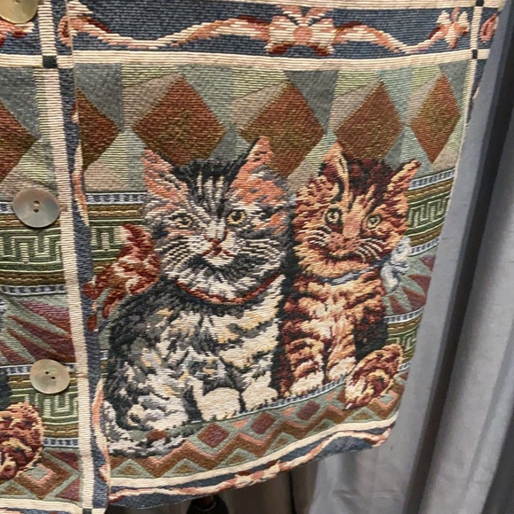 Hamilton Cat Kitten Vest, mother-of-pearl buttons - Picture 10 of 16